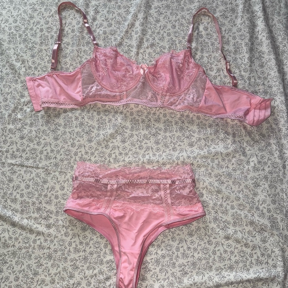 Elegant Pink Lace Lingerie Set